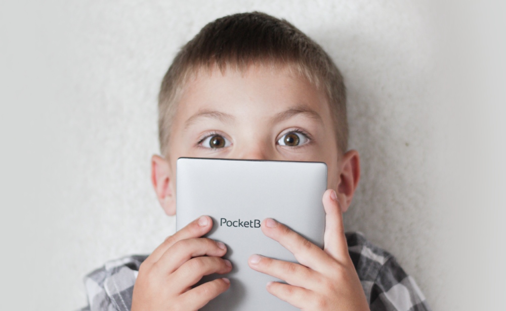 Távol az iskolától: 5 ok, amiért a gyerekeknek szüksége lehet e-könyv-olvasóra a karantén ideje alatt